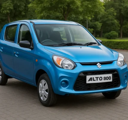 Maruti Alto 800 2025 model in blue with updated design, price ₹3.9–5.2 lakh and mileage 22–24 km/l petrol, 31 km/kg CNG