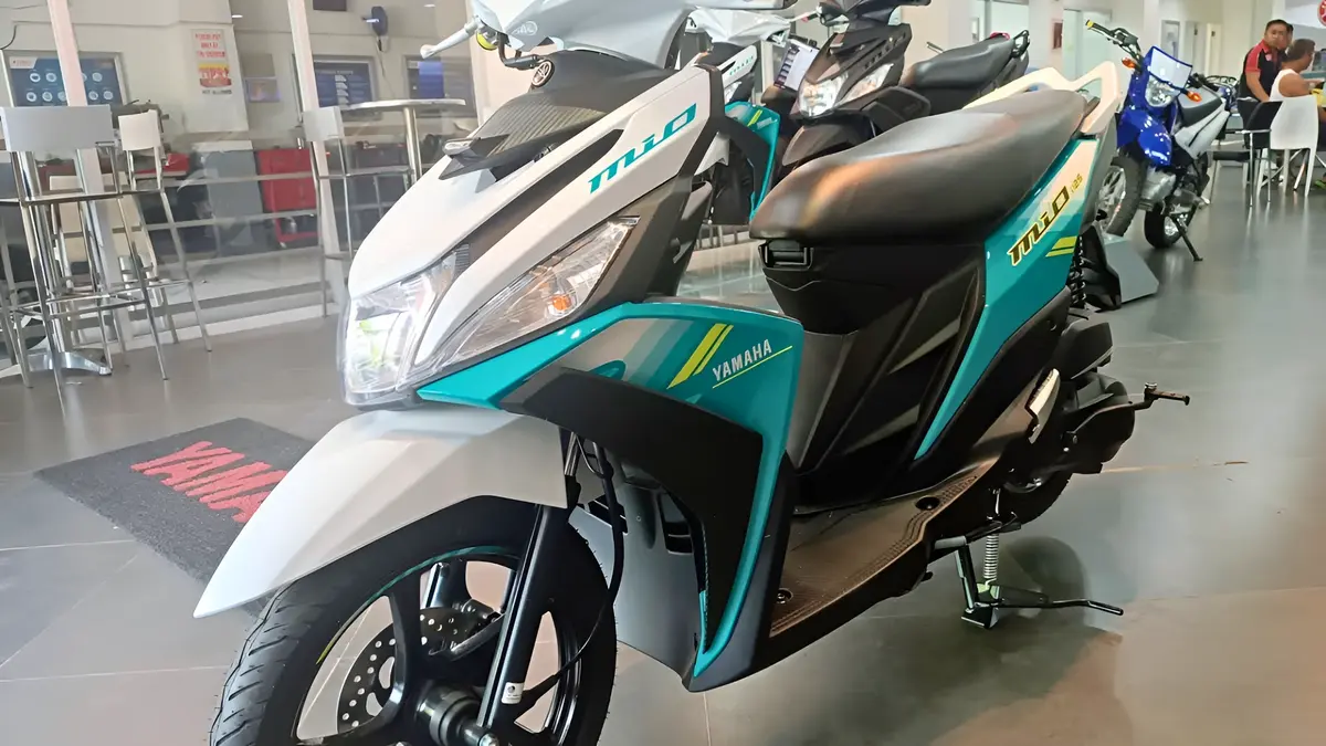 Yamaha Mio 125 scooter 2025 model with sporty design on city road